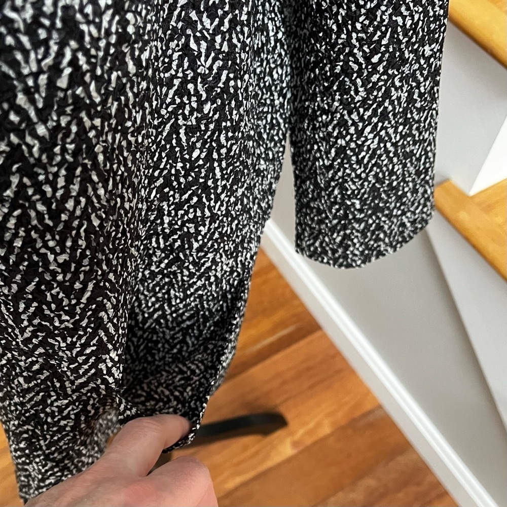 Chico’s Size 3 Jacket Black and White Open Front Lightweight Textured 3/4 Sleeve - Picture 2 of 9
